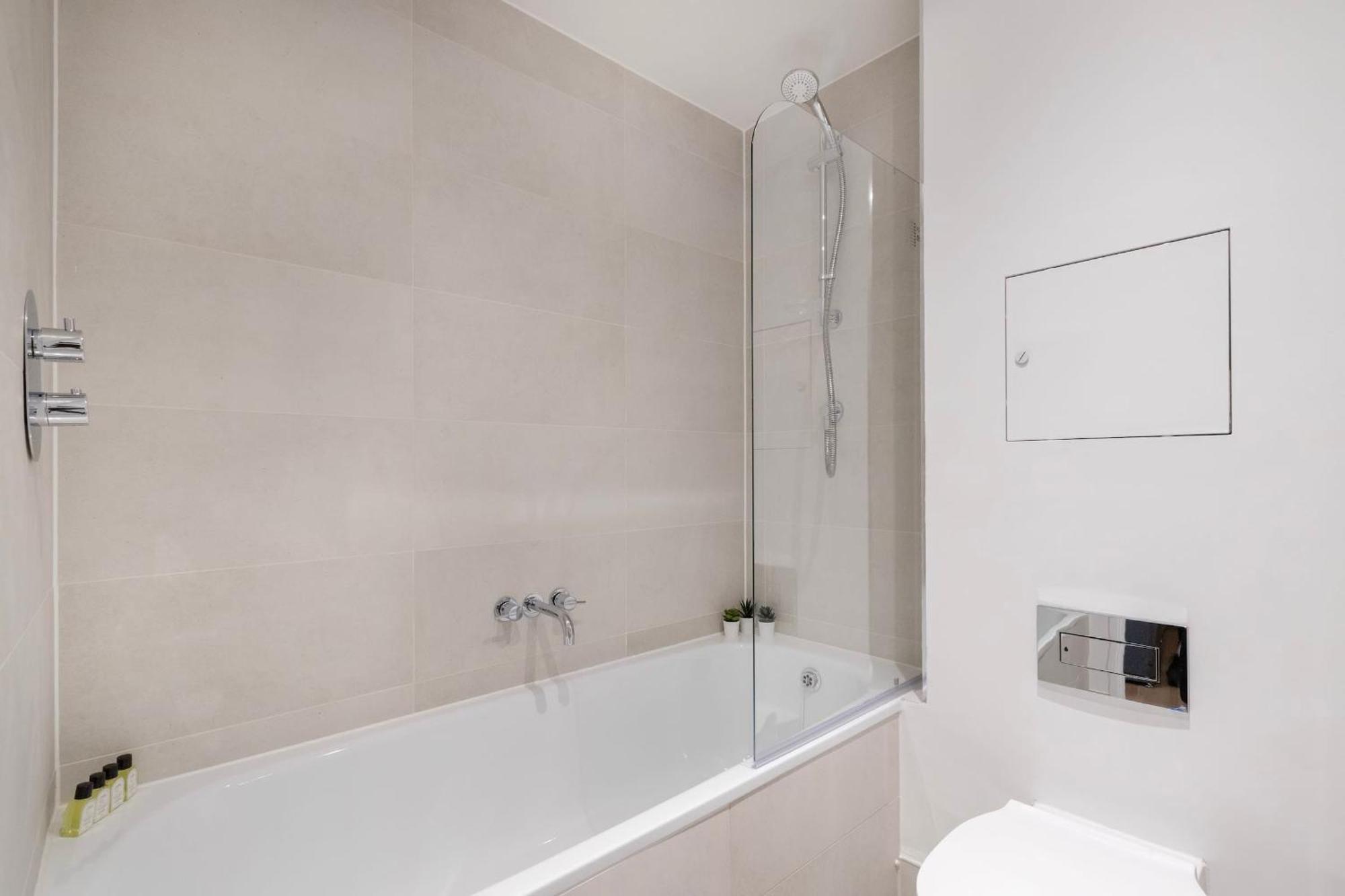 Fitzrovia & Soho - 2br With Balcony - Cityapartmentstay Apartment *