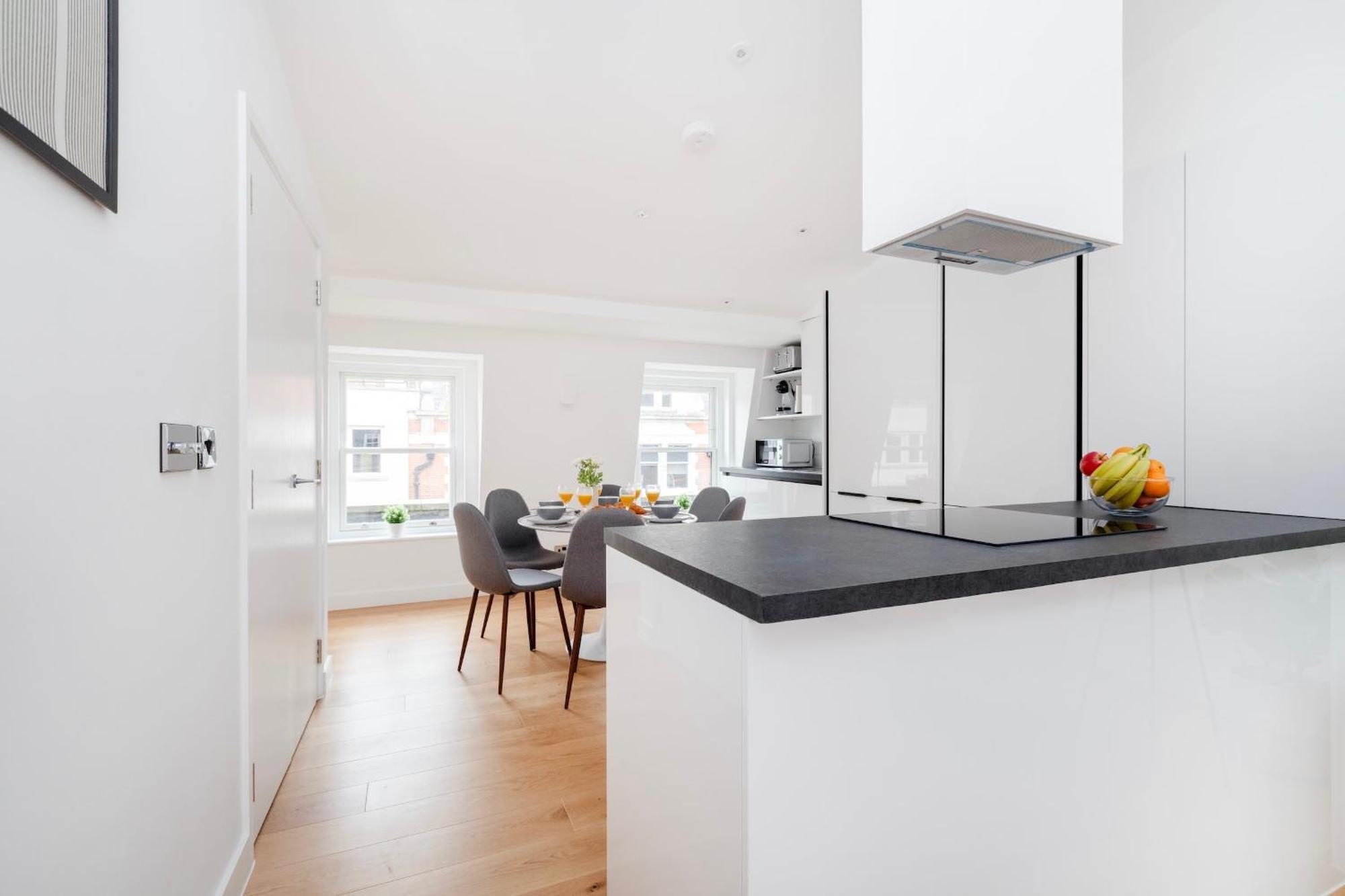 Fitzrovia & Soho - 2br With Balcony - Cityapartmentstay Londra