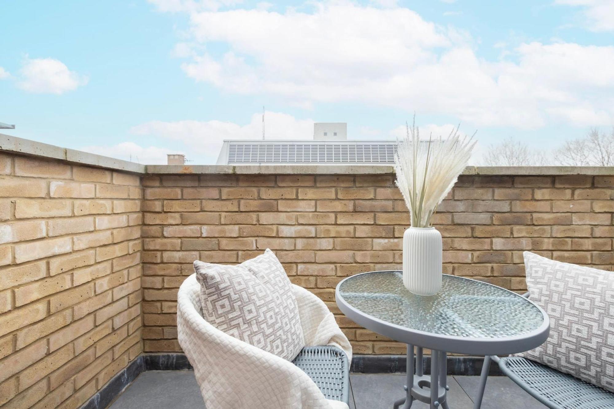 Fitzrovia & Soho - 2br With Balcony - Cityapartmentstay Londra