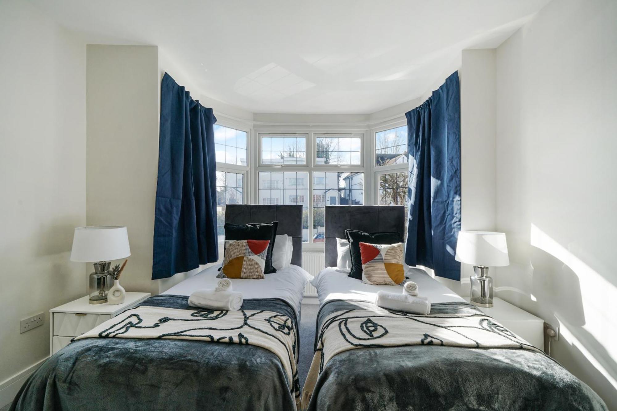 Luxurious House In Wembley - Garden * Londra