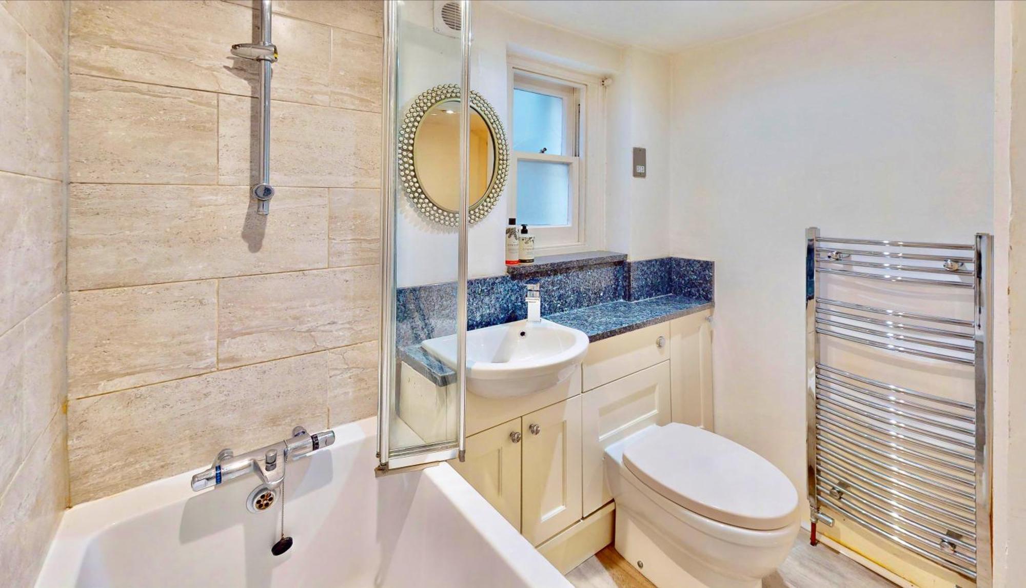 Apartment Bright & Spacious West Gem London