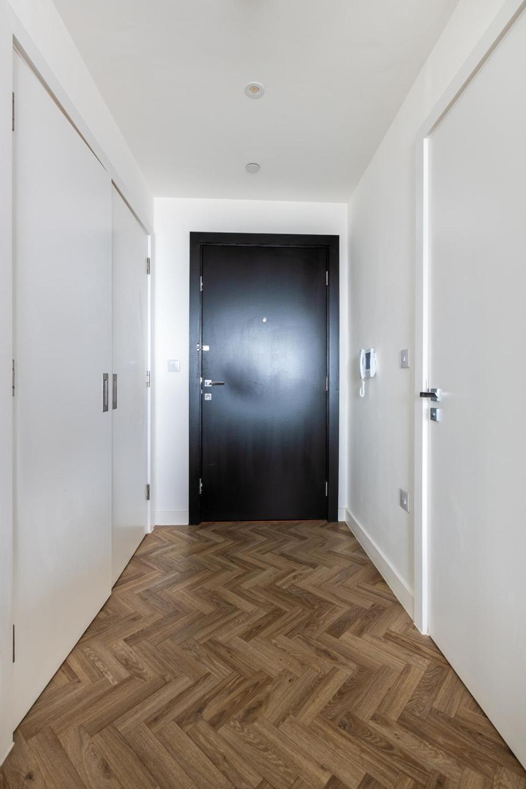 Modern 2bd Flat In Canary Wharf With And River Views Apartment *
