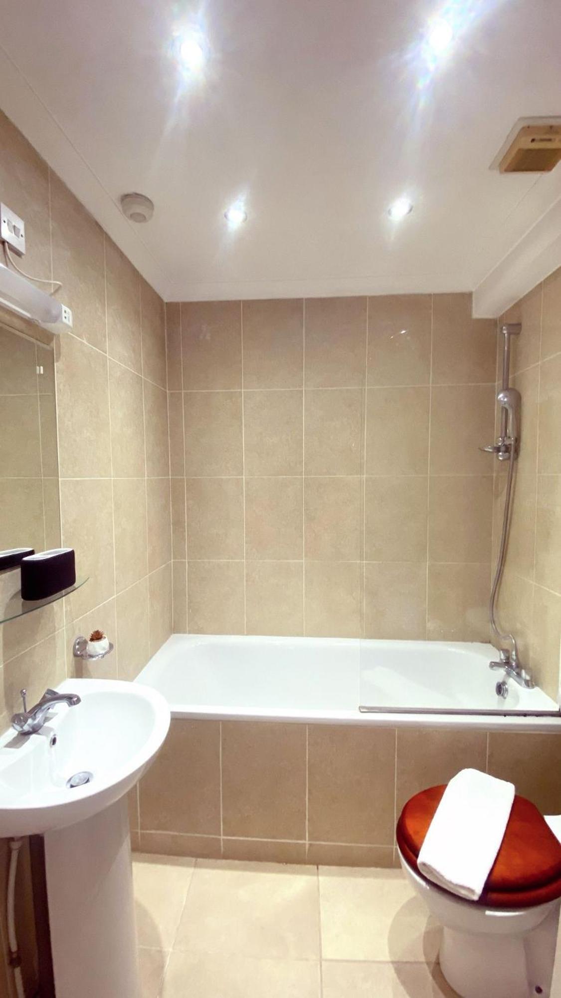 Uk Chaps Retreat: 2 Bedroom - 2bathroom * Londra