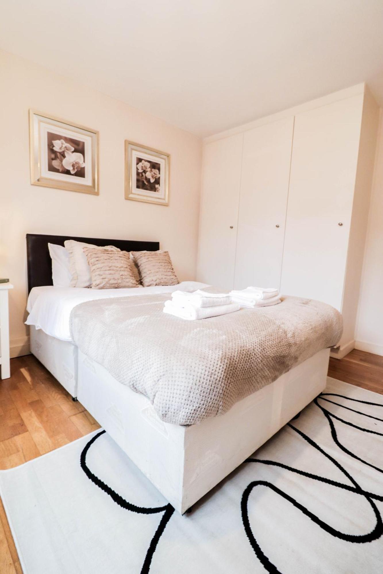 Gorgeous 2-Bedroom London Apartment London