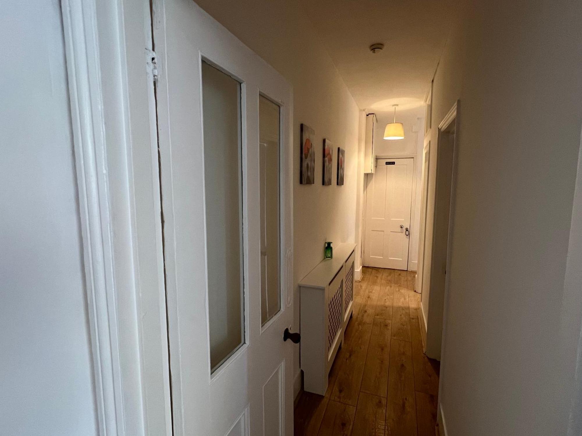 2 Bedroom Flat 10 Min Walk To Tube Appartamento *