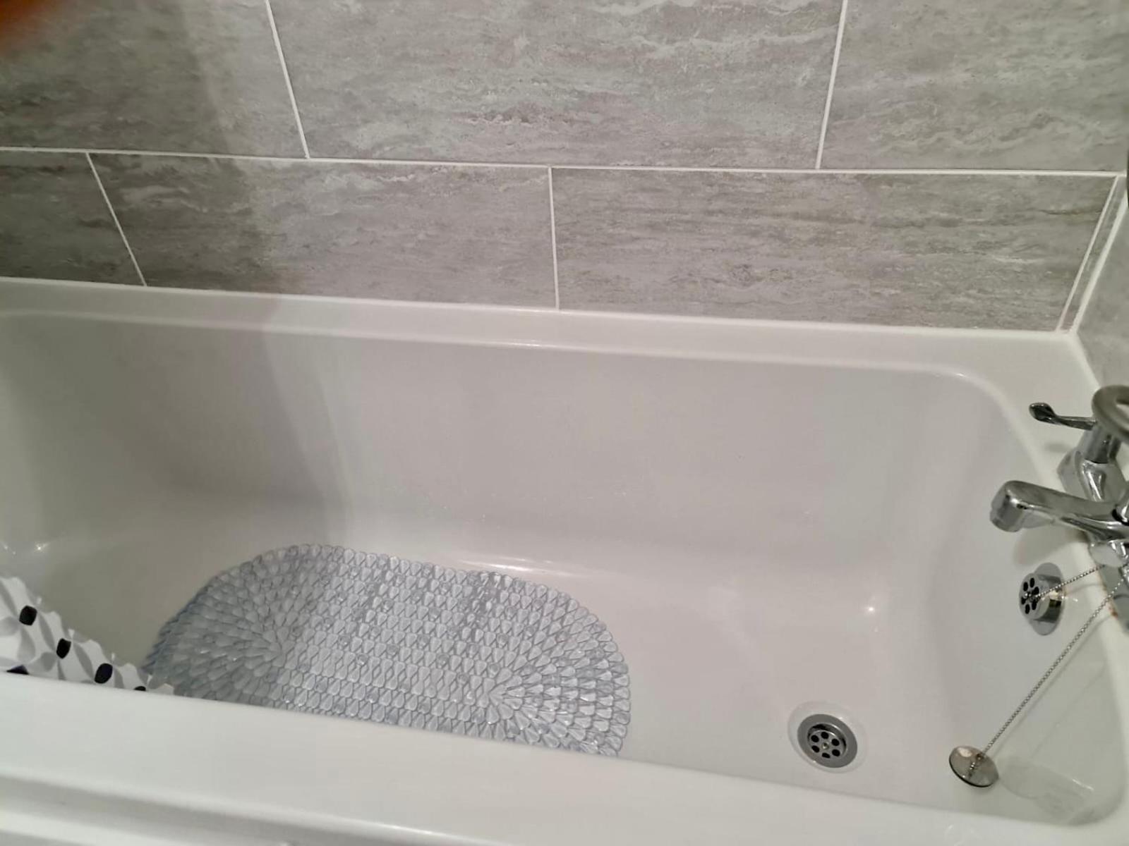 Holiday home - Sleeps 4 - Parking - Garden - Petfriendly