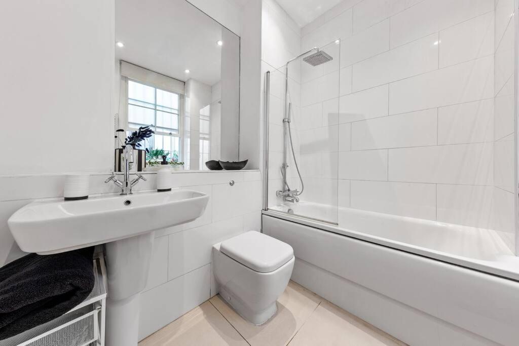 3 Bedroom Flat In Haymarket Sleeps 14 Hy1