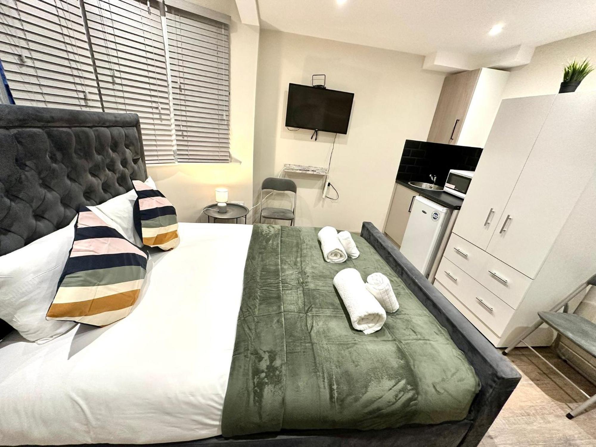 Harrow Suites Ha3 Guest house