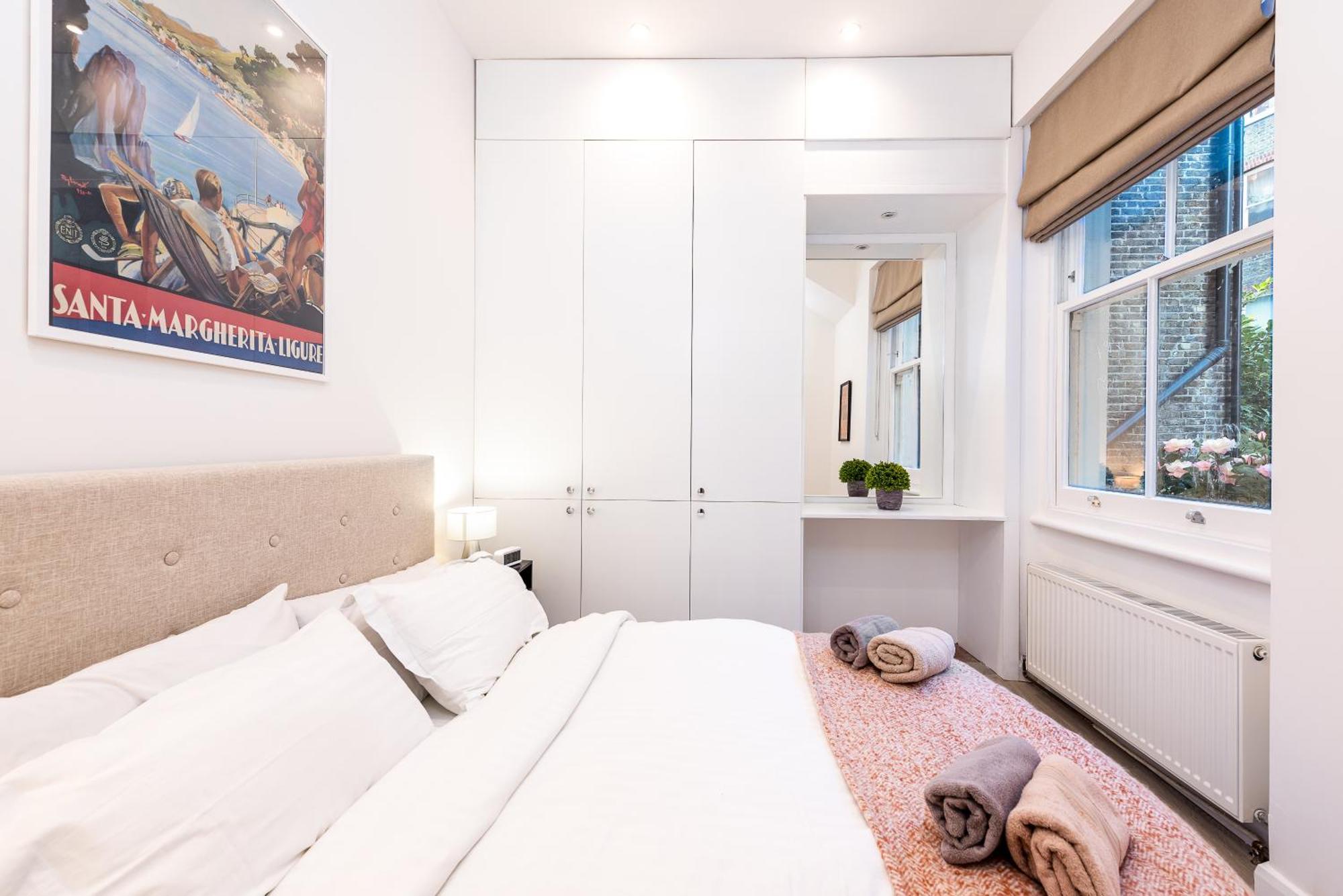 Casa Italia Near Kings Road In Chelsea With Wifi & Washing Machine Apartment London