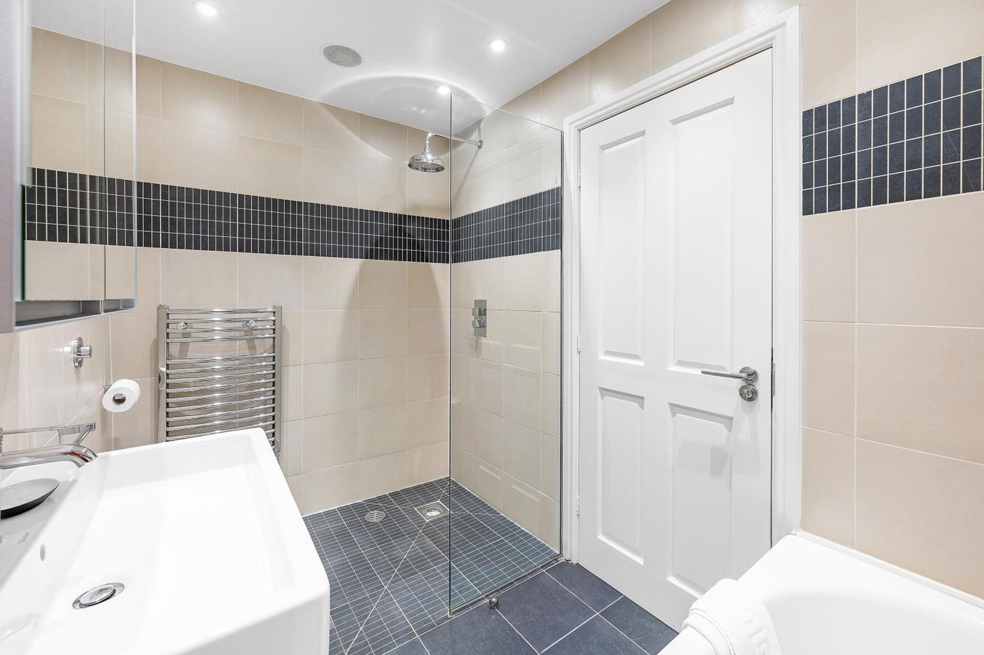 Appartement Casa Italia Near Hyde Park & Kensington High Street - Wifi & Washing Machine - Free Luggage Storage Available Nearby *