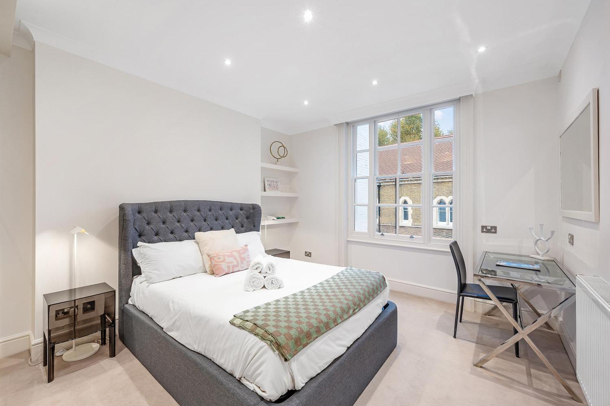 Casa Italia Near Hyde Park & Kensington High Street - Wifi & Washing Machine - Free Luggage Storage Available Nearby Appartement Londen