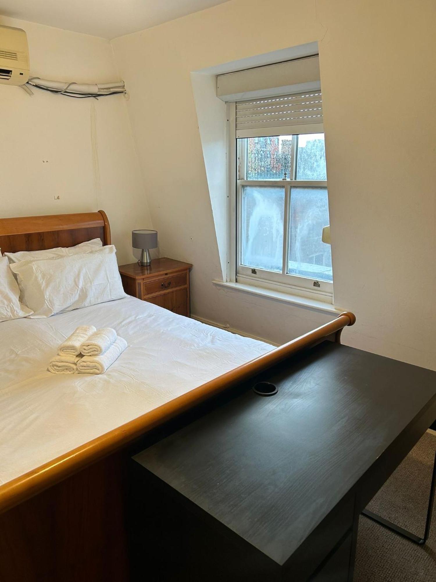 3 Bedroom Top Floor Kensington Lejlighed