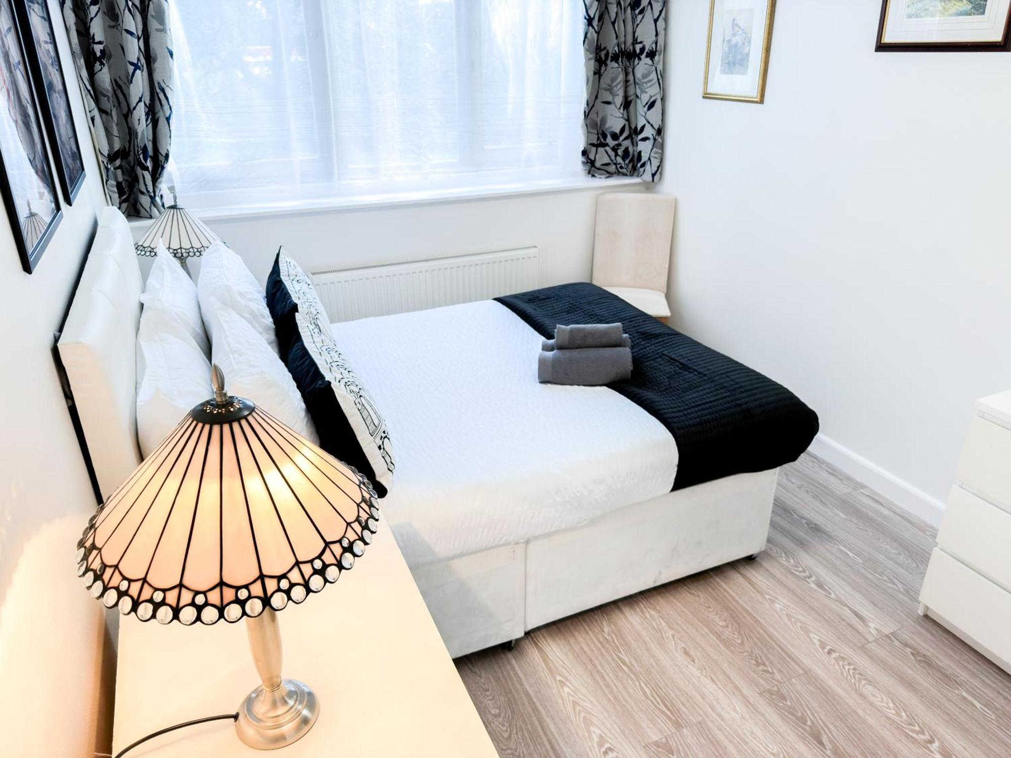 Cosy 3 Bedroom 3 Bathroom Flat With Private Garden- Maida Vale, Near Paddington Lägenhet *