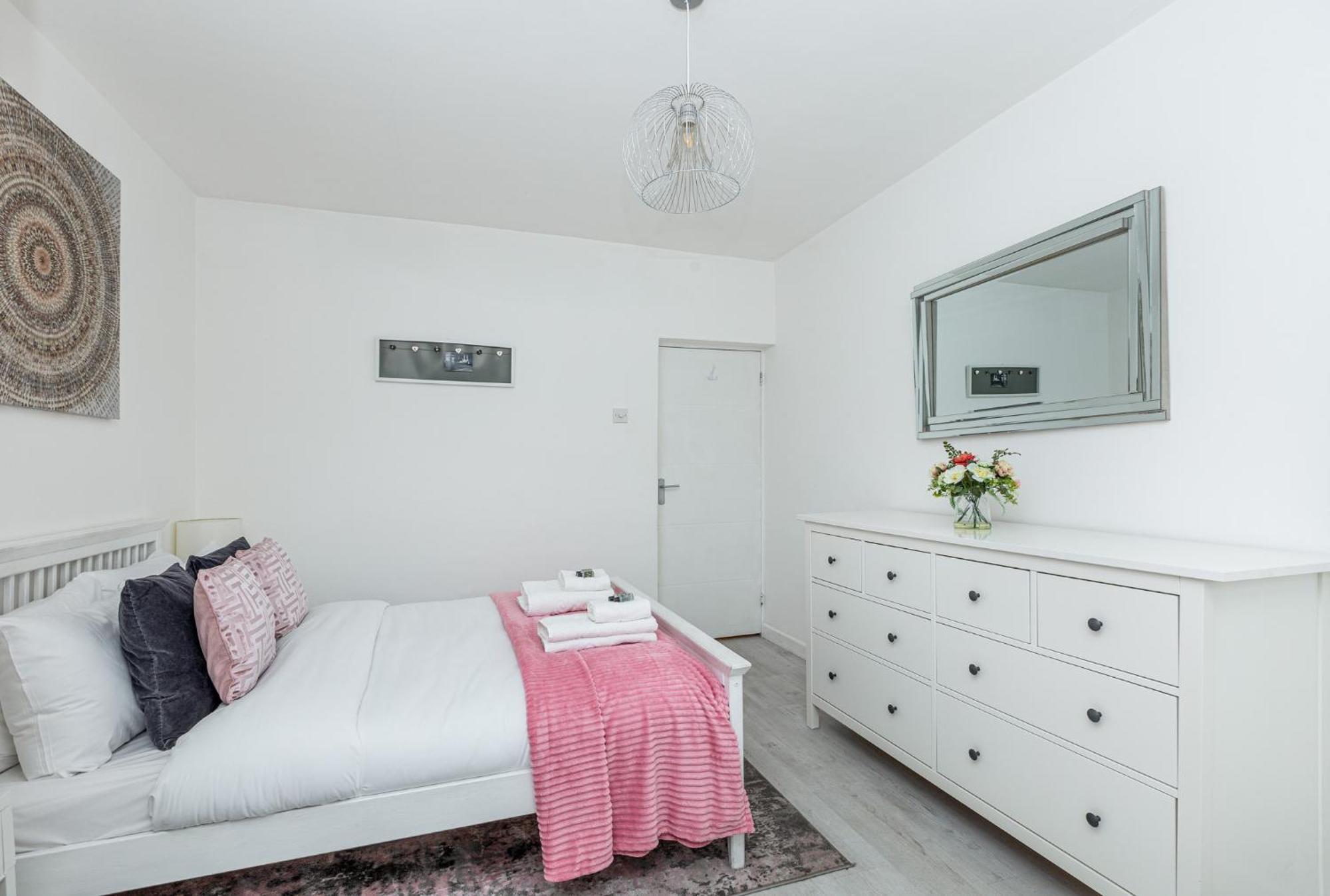 Newly Refurbished 2br Wbalcony In Vibrant Peckham * London