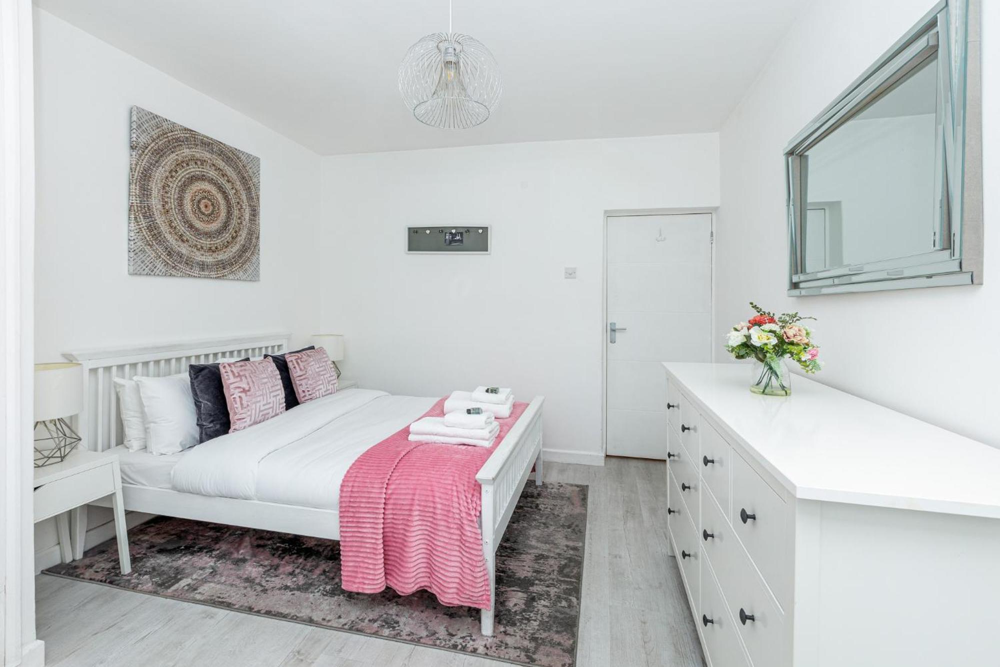 Newly Refurbished 2br Wbalcony In Vibrant Peckham Appartement *