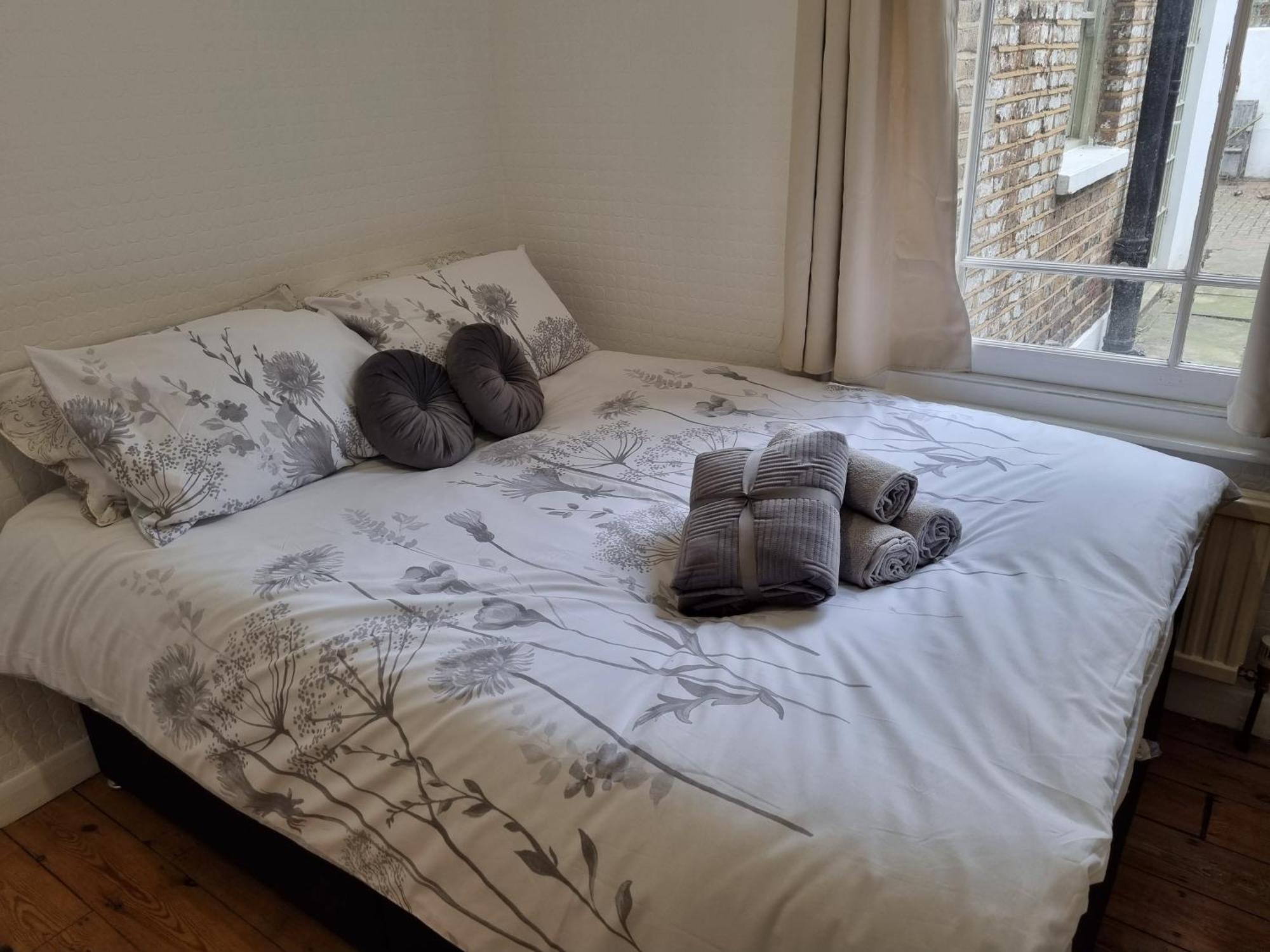 Maison d'hôtes Refurbished Double Bedroom