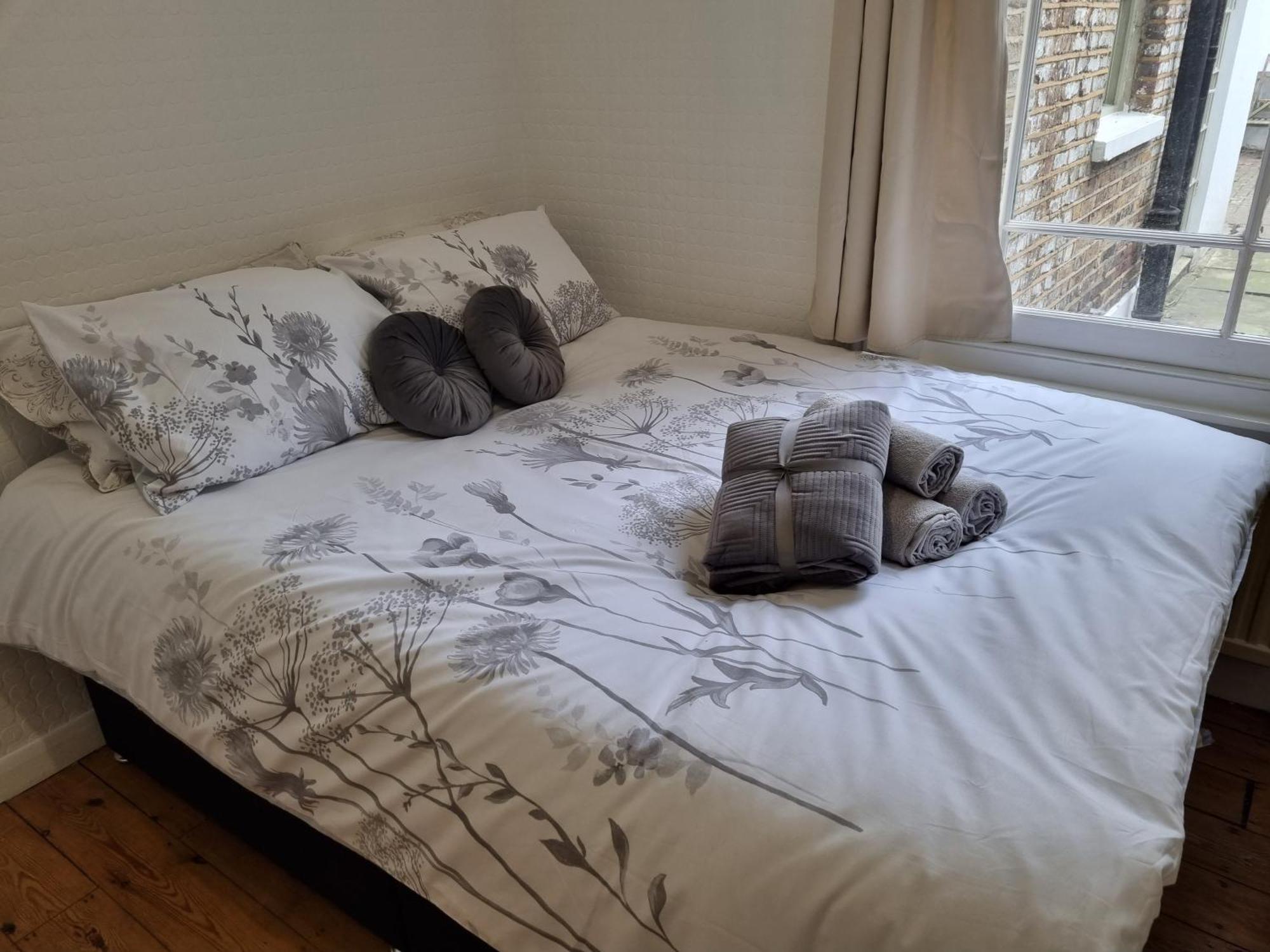 Refurbished Double Bedroom Londres