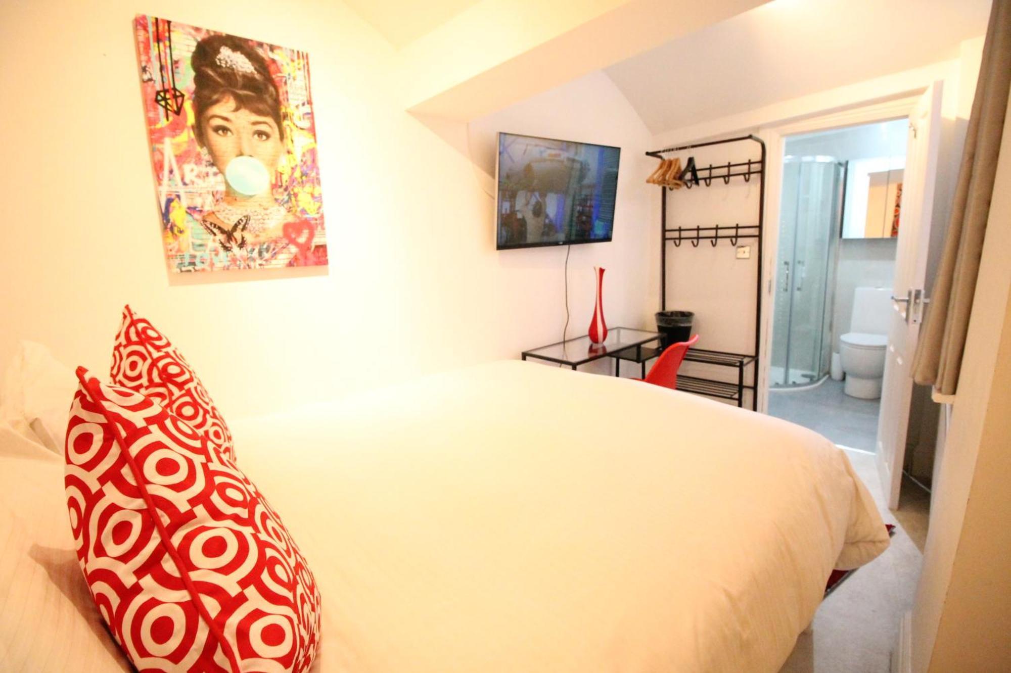 Trendy 2bedroom And 2 Bathroom Flat, Quiet Nottinghill Street Appartamento Londra