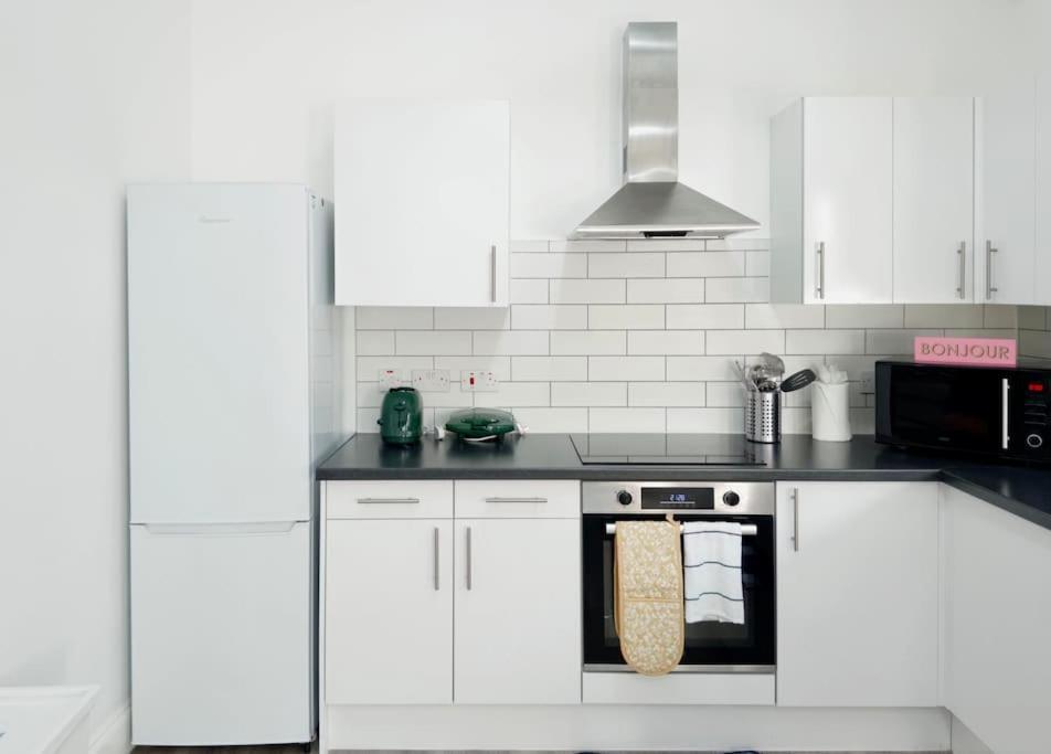 Apartment Cosy 1-bed Flat 30min To & Parking *
