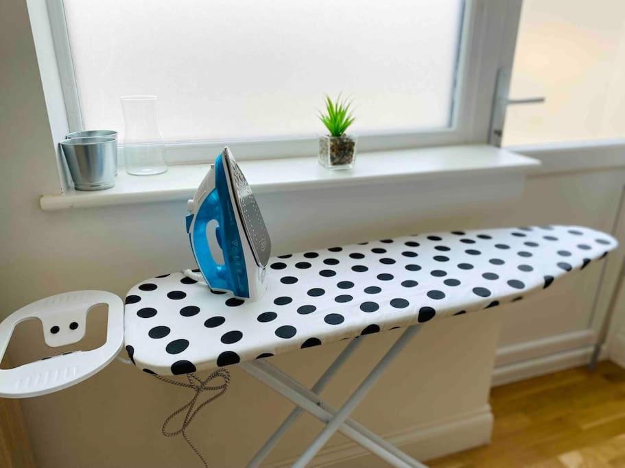 Cosy 1-bed Flat 30min To & Parking *