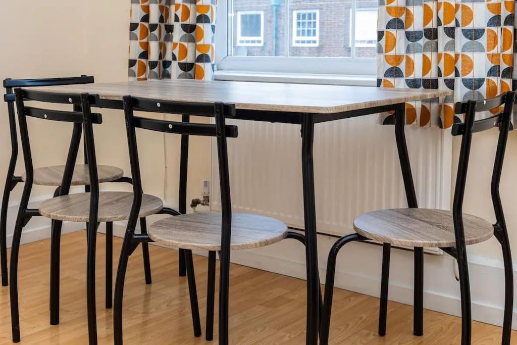 Tranquil 1br In South Bank With Onsite Parking Appartamento Londra