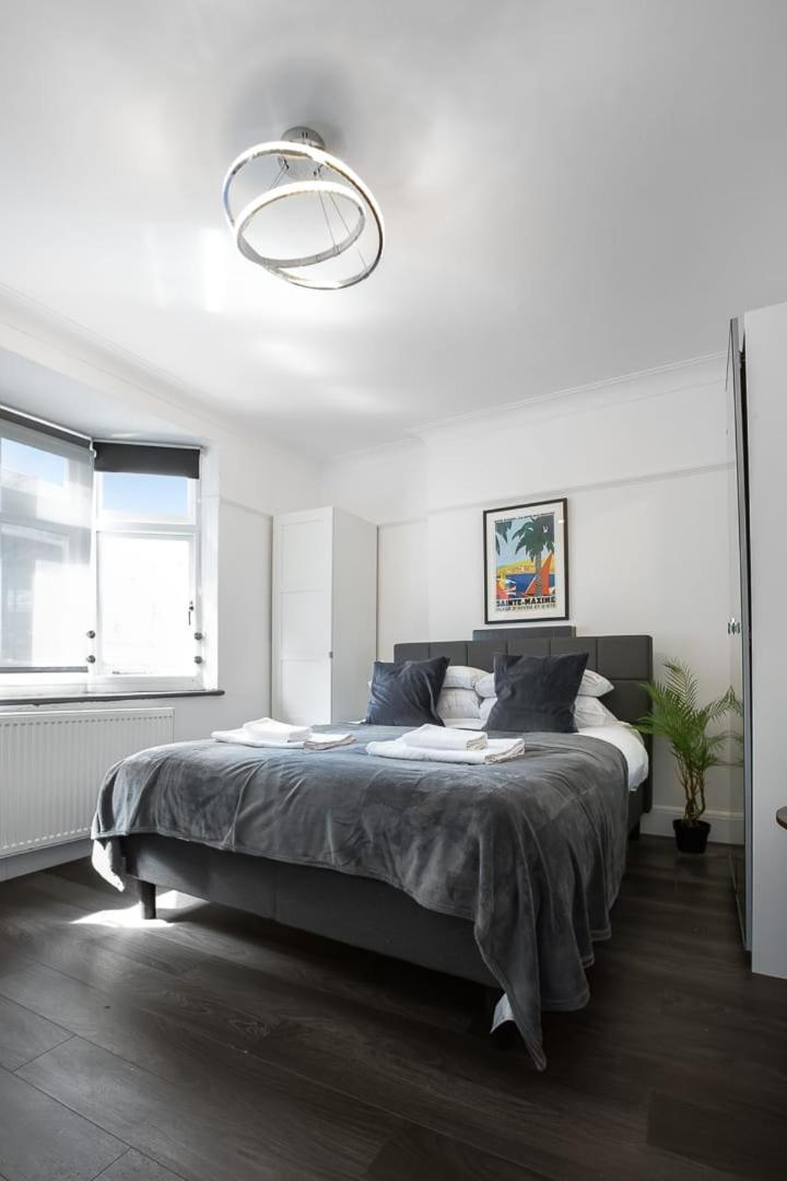 Modern 2 Bed In Prime Camden Sleeps 6 * Londra