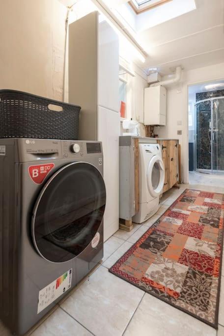 Stunning 3-bed House Appartement *