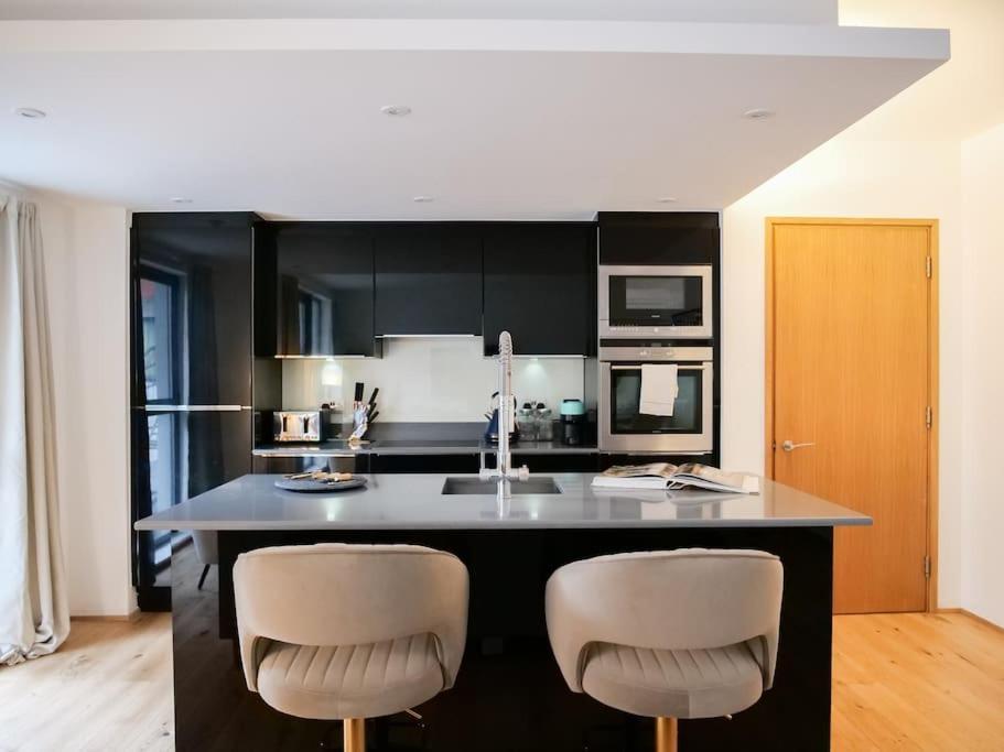 Stylish 2 Bed With Large Terrace