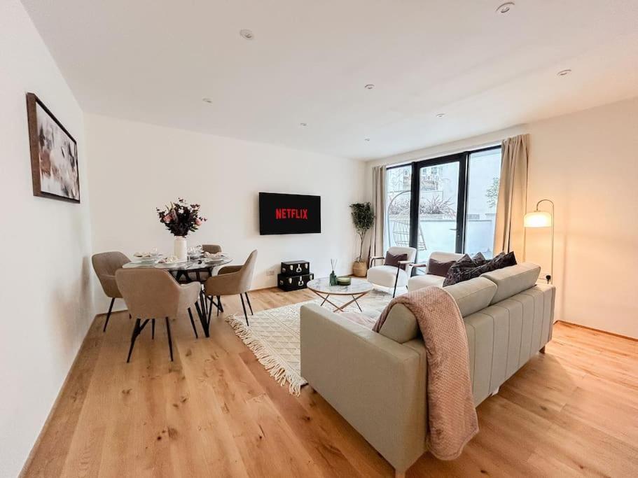 Apartment Stylish 2 Bed With Large Terrace London