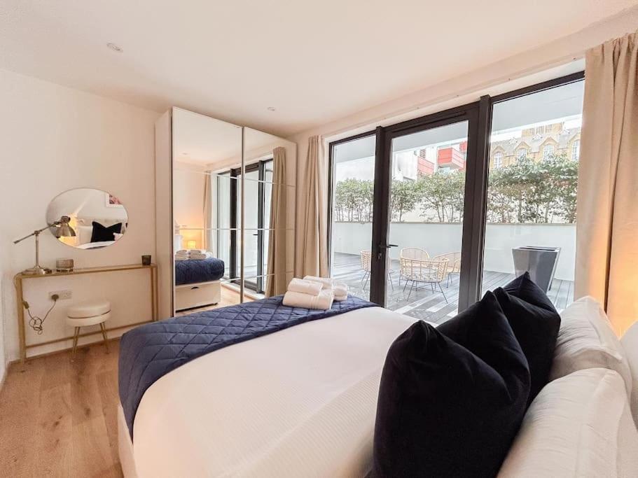 Stylish 2 Bed With Large Terrace