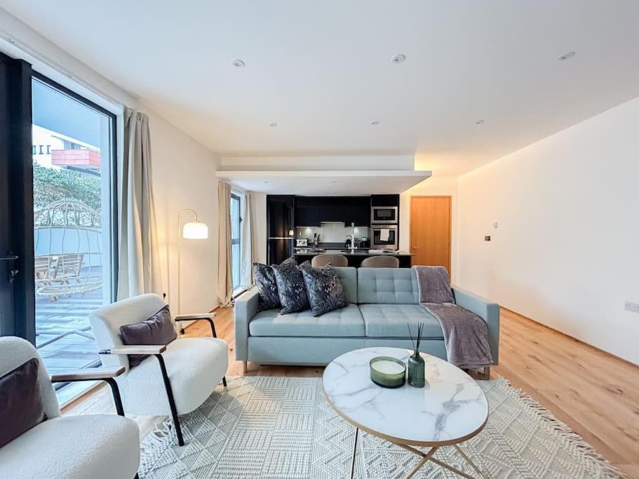 Stylish 2 Bed With Large Terrace Apartment London
