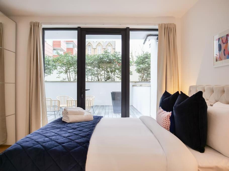 Stylish 2 Bed With Large Terrace London