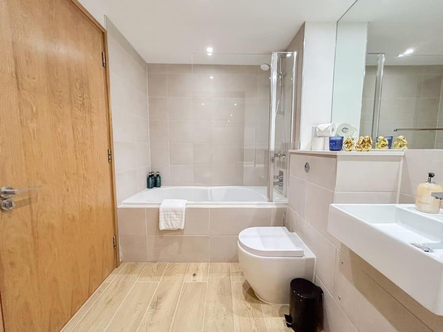 Stylish 2 Bed With Large Terrace Apartment