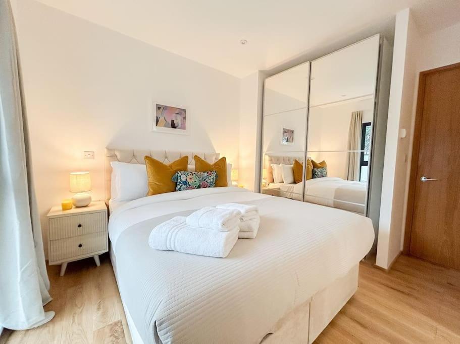 Apartment Stylish 2 Bed With Large Terrace London