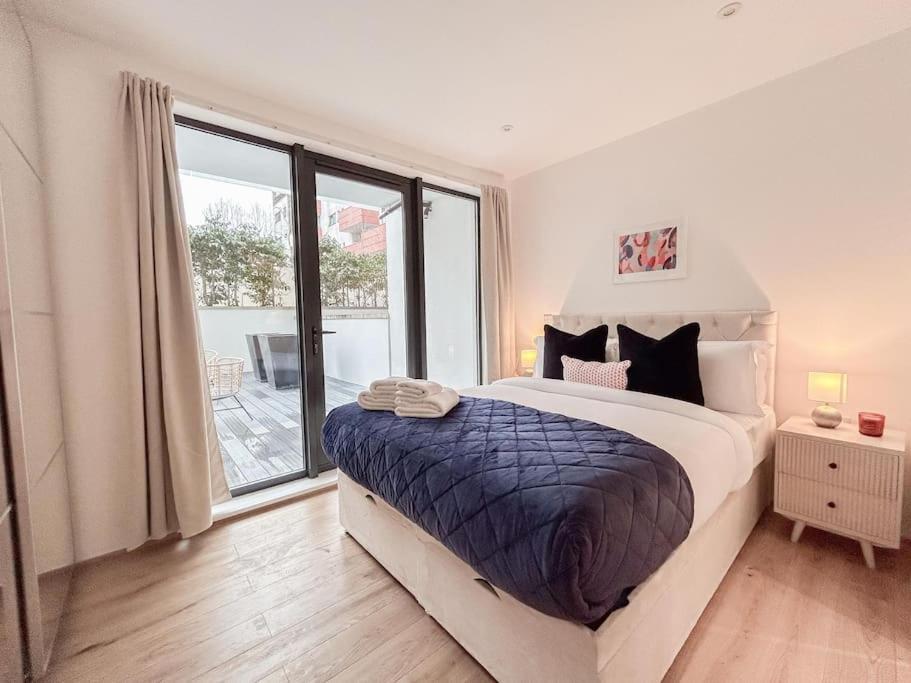 Stylish 2 Bed With Large Terrace Apartment London