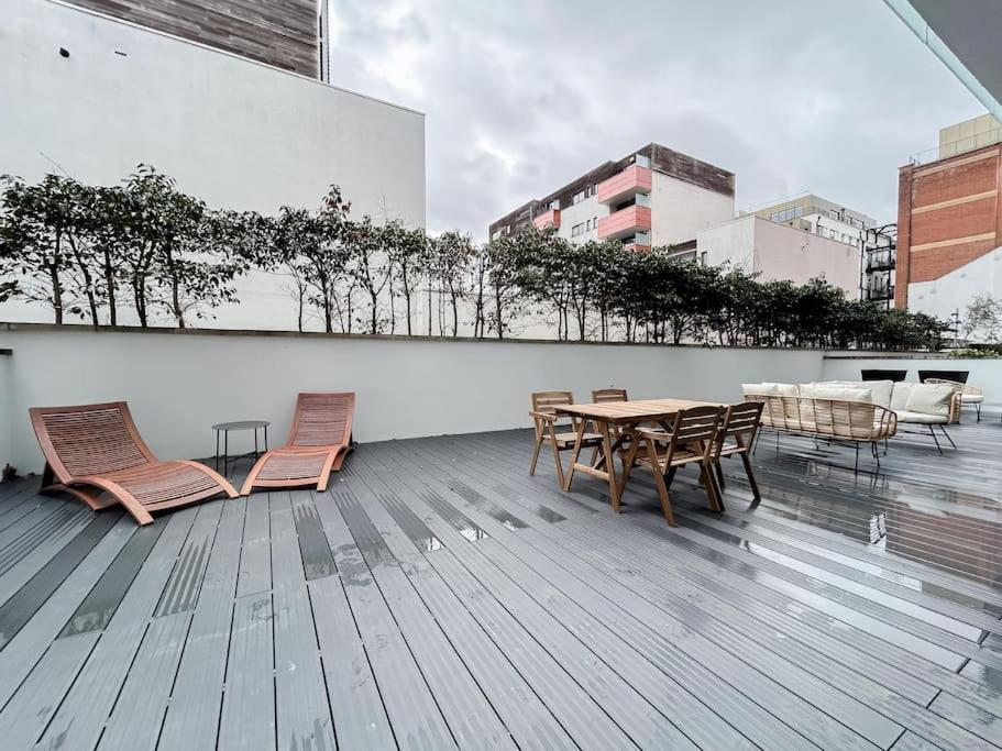 Stylish 2 Bed With Large Terrace London