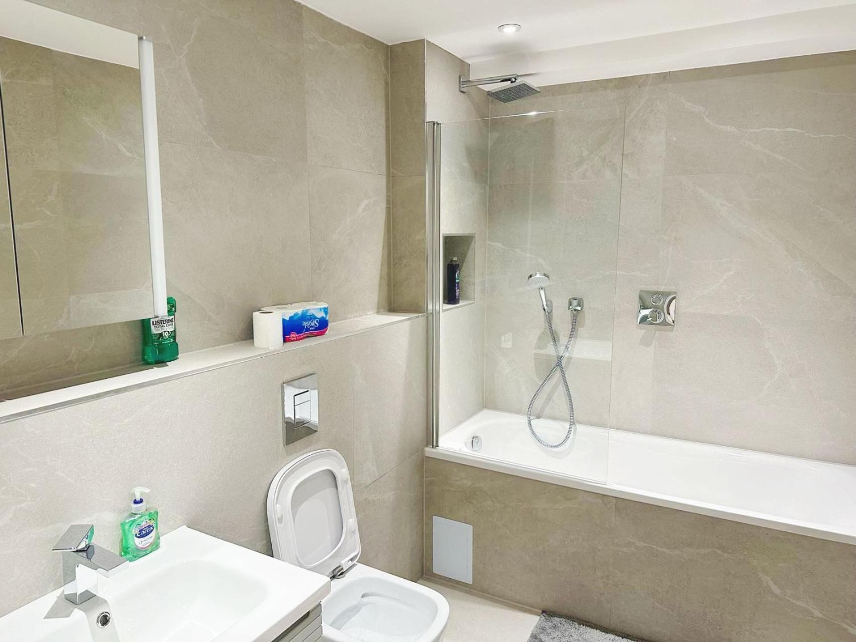 Luxury Modern Flat Near Center Leilighet London