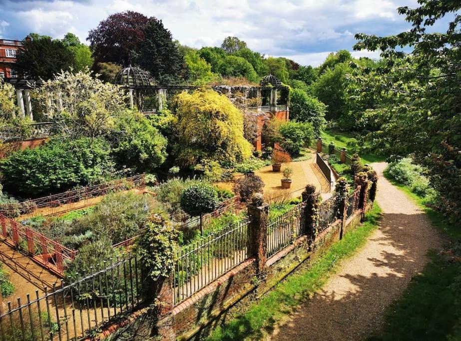 Lovely 2br In Peaceful Hampstead, Nw Feriehus