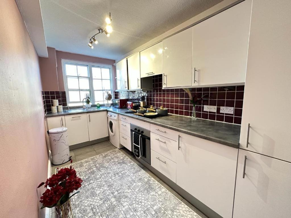 Hyde Park Three Bedroom Lägenhet *