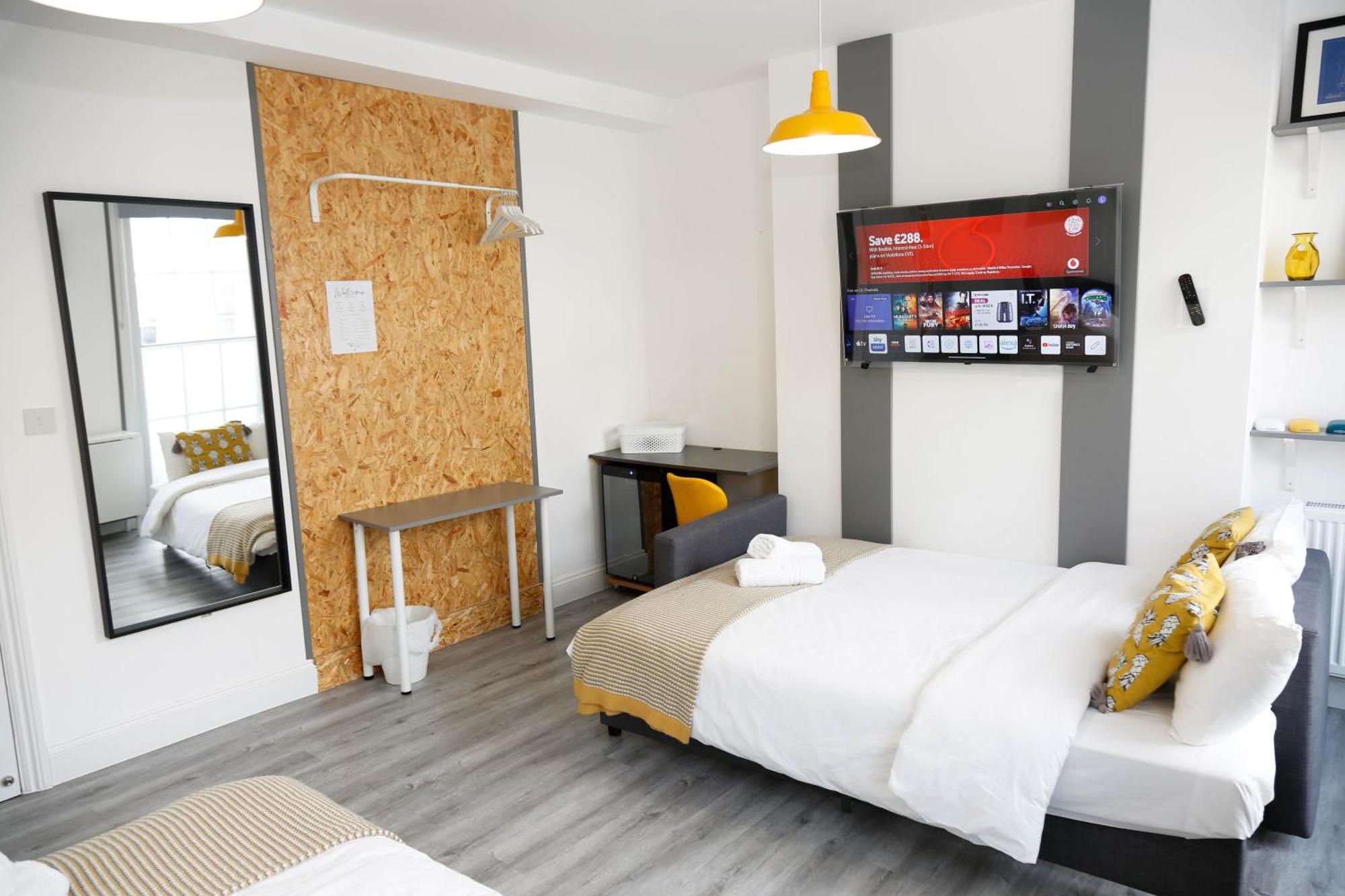 Luxury In Camden Town Near Shops, Cafes, Bars & Metro With Shared Bathrooms Séjour chez l'habitant