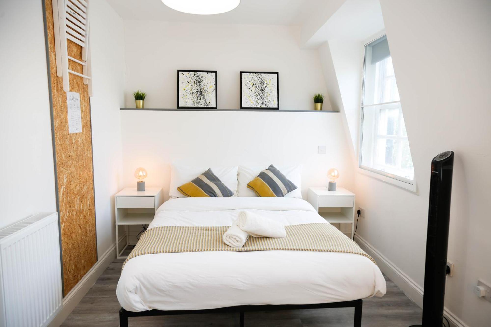 Luxury In Camden Town Near Shops, Cafes, Bars & Metro With Shared Bathrooms