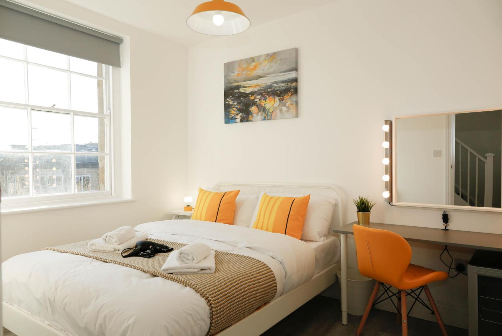 Luxury In Camden Town Near Shops, Cafes, Bars & Metro With Shared Bathrooms * Londres