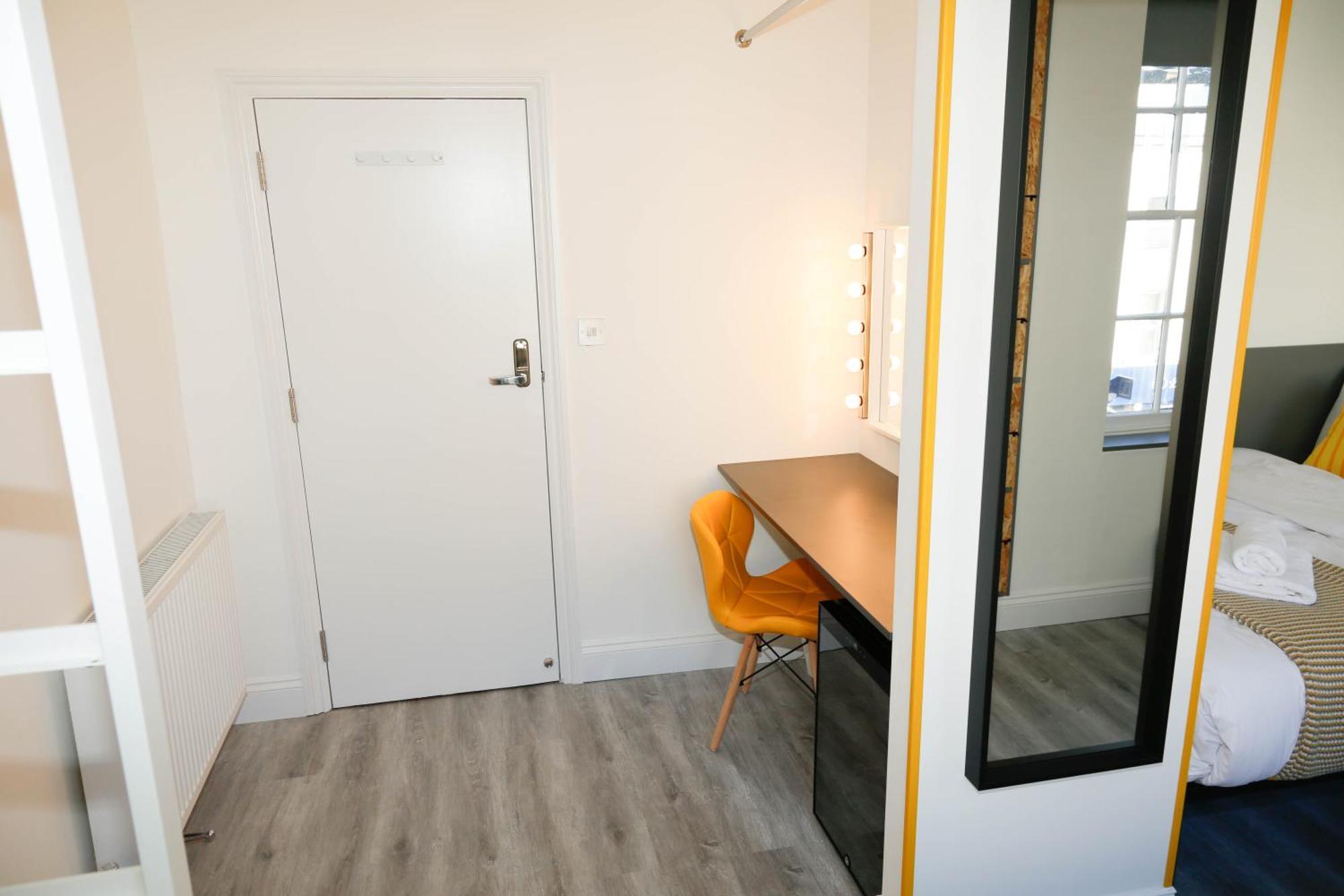 Luxury In Camden Town Near Shops, Cafes, Bars & Metro With Shared Bathrooms Séjour chez l'habitant