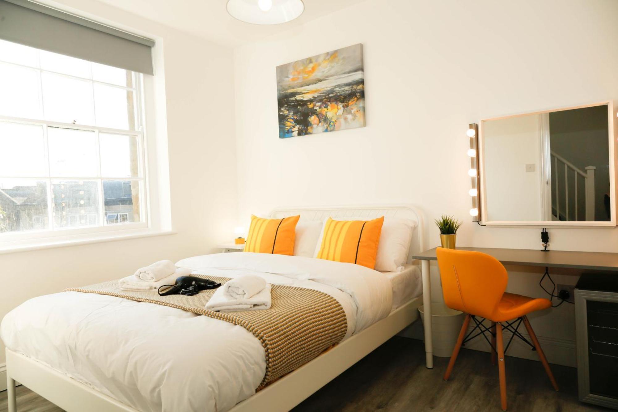 Luxury In Camden Town Near Shops, Cafes, Bars & Metro With Shared Bathrooms Séjour chez l'habitant *
