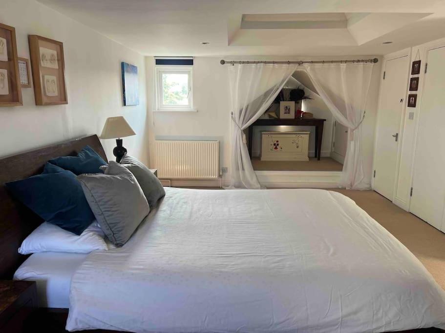 Luxury 4 Bedroom House In Featured On Tv * London