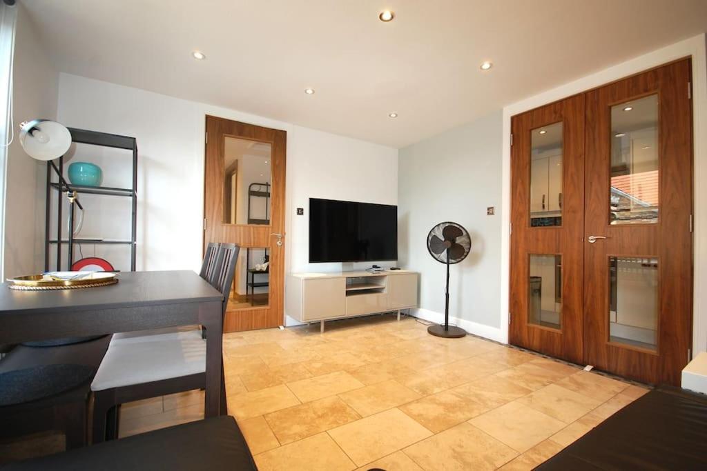 Clifton - Luxury 1 Bed Flat - 1 Min Walk To Tube Lägenhet