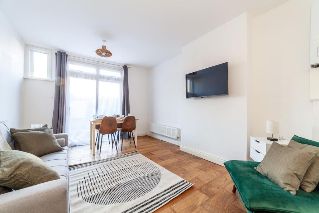 Lejlighed Sleek & Modern 2 Bd In - Sleeps 7 - Parking *