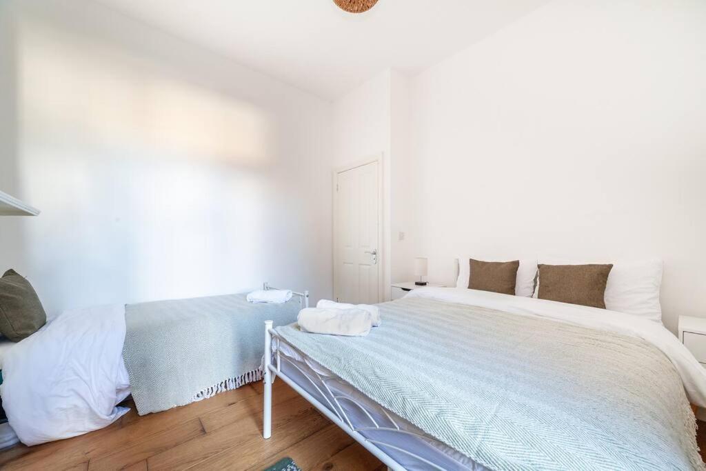 Sleek & Modern 2 Bd In - Sleeps 7 - Parking Lejlighed *