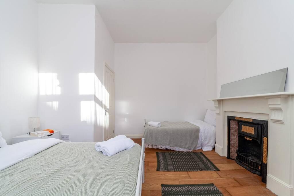 Lejlighed Sleek & Modern 2 Bd In - Sleeps 7 - Parking *