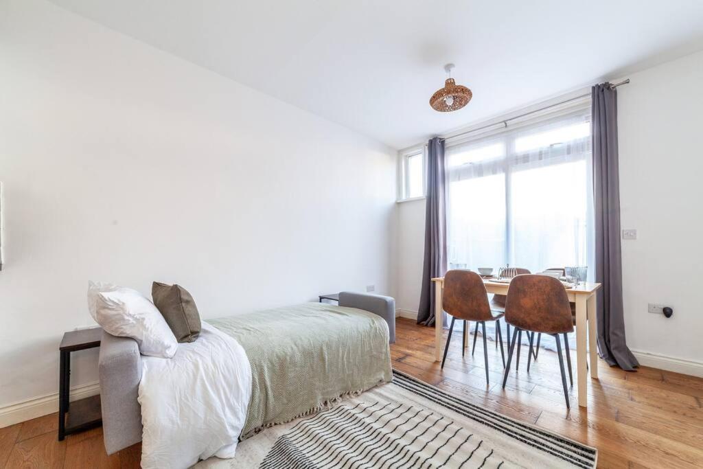 Lejlighed Sleek & Modern 2 Bd In - Sleeps 7 - Parking
